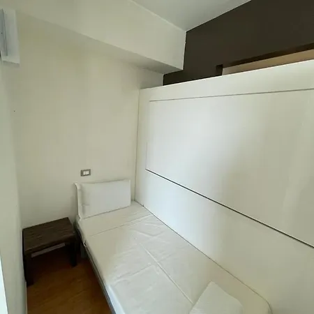 Hotel Ih *